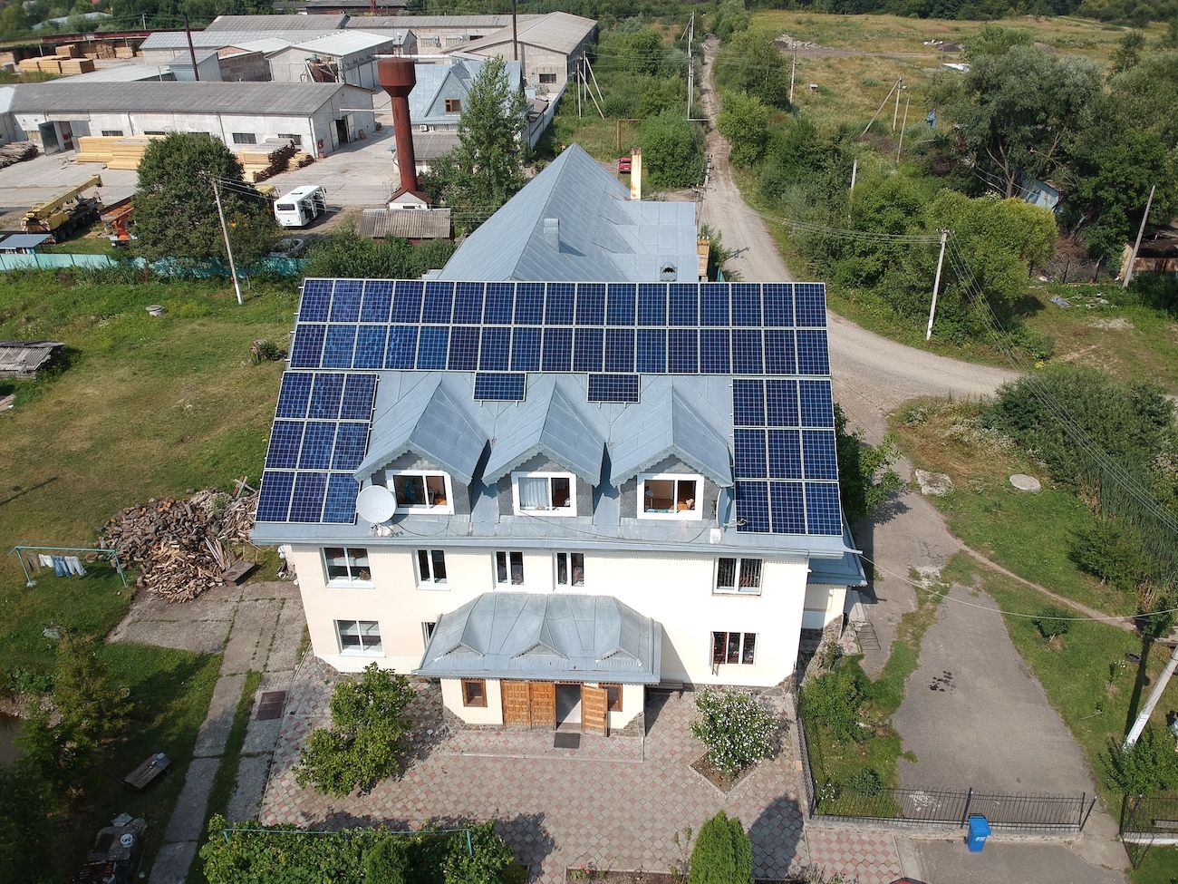Сонячну електростанцію для дому потужністю 15 кВт встановлено в Коломиї