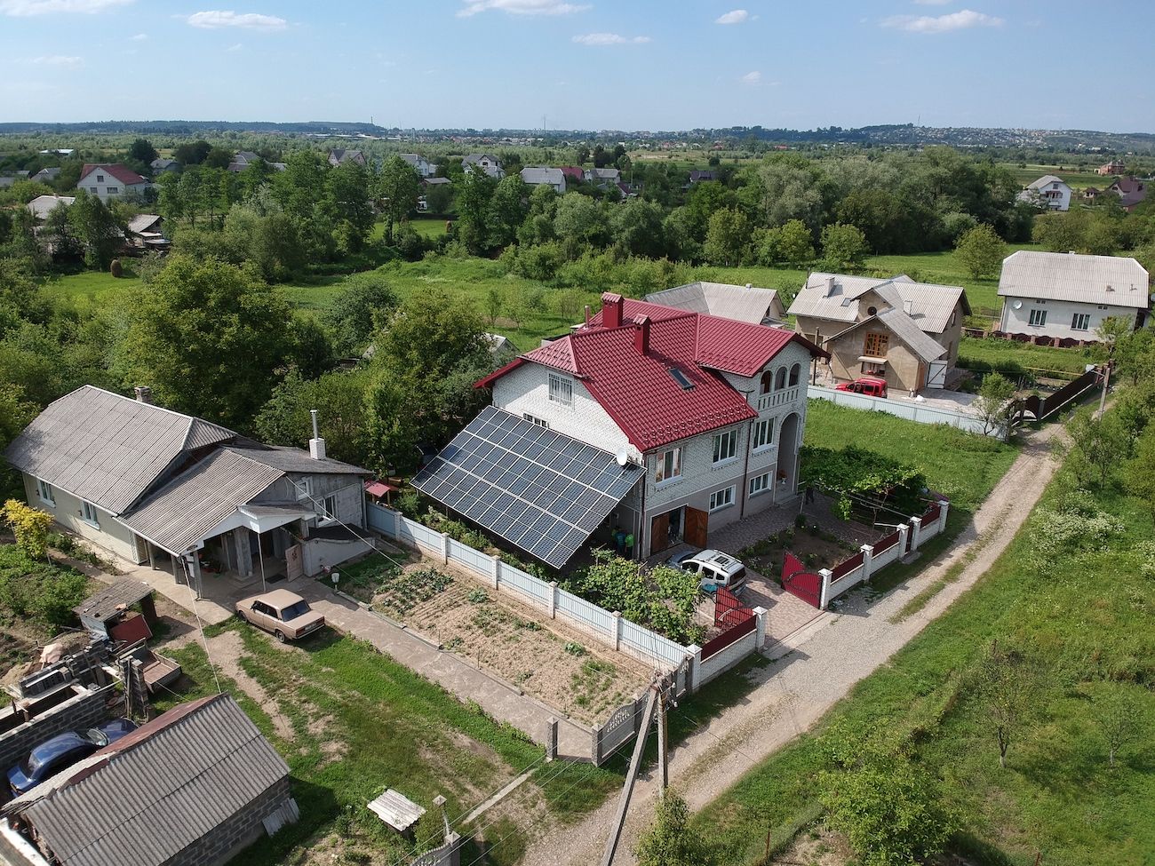 Сонячну електростанцію для дому потужністю 15 кВт встановлено в Підмихайлі