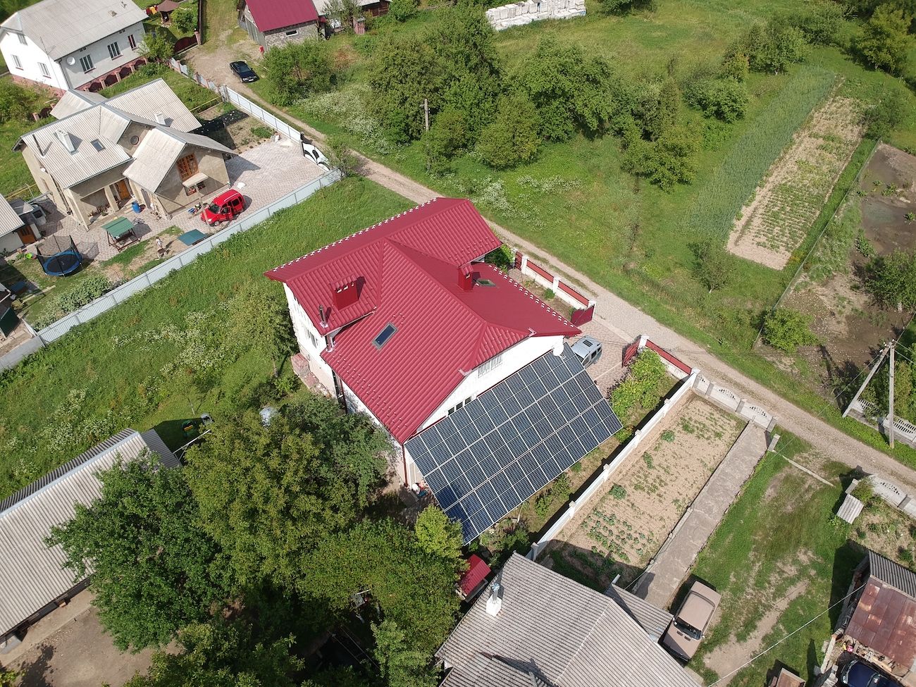 Сонячну електростанцію для дому потужністю 15 кВт встановлено в Підмихайлі