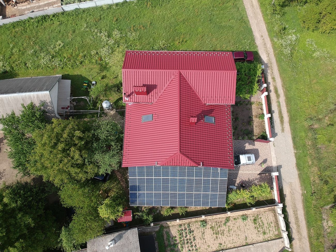 Сонячну електростанцію для дому потужністю 15 кВт встановлено в Підмихайлі